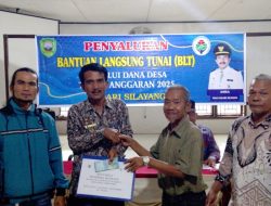 Wali Nagari Silayang Berikan BLT Tahap III Untuk Keluarga Penerima Manfaat