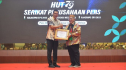 Pemerintah Aceh menerima penghargaan Lontar Awards dan Lestari Awards 2025 dari Serikat Perusahaan Pers (SPS) pada malam penganugerahan