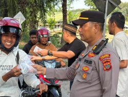 *Hari Ke-4 Ramadhan, Polres Langkat Konsisten Berbagi Takjil untuk Masyarakat*