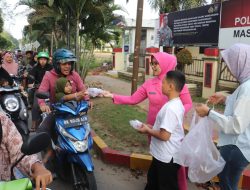 Polres Langkat dan Bhayangkari Berbagi Takjil di Hari ke-16 Ramadhan, Wujud Kepedulian kepada Masyarakat