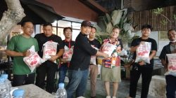 Sekjen DPP LSM PAKAR Indonesia Salurkan 300 Karung Beras Dari Aseng Kayu