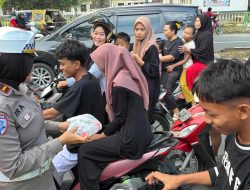 Polres Langkat Berbagi Takjil di Hari ke-22 Ramadhan, Wujud Kepedulian kepada Masyarakat