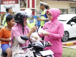Polres Langkat dan Bhayangkar Berbagi Takjil diHari ke-23 Ramadhan, Wujud Kepedulian kepada Masyarakat