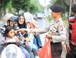 Hari ke-27 Ramadhan, Polres Langkat Berbagi Takjil untuk Masyarakat
