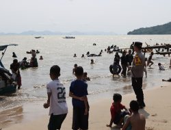 Pastikan Keamanan Libur Lebaran, Kapolres Tapteng Tinjau Langsung Pengamanan Objek Wisata