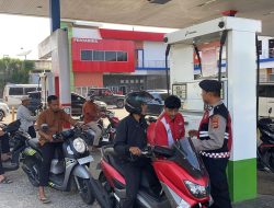 Antisipasi Kepanikan Warga, Polisi Awasi Ketat Pengisian BBM di SPBU Banda Sakti