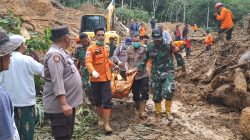 Longsor, Pencarian 2 Korban  Warga Membuahkan Hasil 