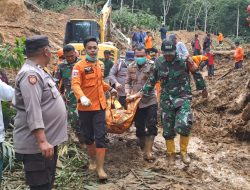 Longsor, Pencarian 2 Korban  Warga Membuahkan Hasil 