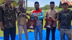 Wujud Kepedulian Kepada Masyarakat sekitar, Perta Arun Gas Berbagi Daging Qurban