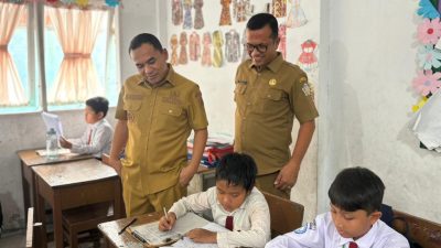 Wali Kota Lhokseumawe Tinjau Pelaksanaan Ujian di SD Negeri 1 Banda Sakti, Pastikan Berjalan Tertib dan Lancar