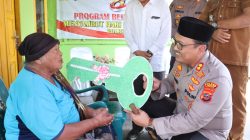 Kapolres Langkat Serahkan Kunci Rumah Hasil Bedah Rumah kepada Ibu Ginah, Wujud Nyata Kepedulian Polri di Hari Bhayangkara Ke-80