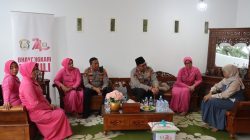 Wujud Kepedulian, Kapolres Langkat Berikan Tali Asih Kepada Istri Personel Polri Yang Suaminya Telah Meninggal Dunia