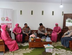 Wujud Kepedulian, Kapolres Langkat Berikan Tali Asih Kepada Istri Personel Polri Yang Suaminya Telah Meninggal Dunia
