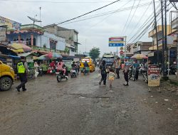 Polsek Salapian Sambangi Warga di Pekan Sabtu Tanjung Langkat, Hadirkan Rasa Aman di Tengah Aktivitas Masyarakat