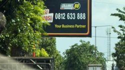 Diduga Langgar Aturan, Papan Reklame Chanel 88 di Jalan William Iskandar Disorot Warga