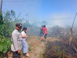 Polsek Ranowulu Bersama Piket Fungsi Polres Bitung Bergerak Cepat Tangani Kebakaran Lahan di Kelurahan Pinokalan