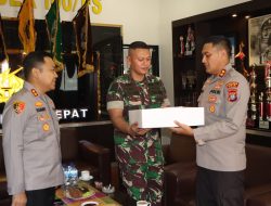 Kapolres Binjai dan Kapolres Langkat Berikan Surprise HUT TNI ke-81, Perkuat Sinergitas TNI-Polri