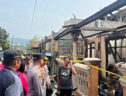 Polres Bitung Hadir di Tengah Duka Warga Pateten Satu, Kapolres dan Ketua Bhayangkari Berikan Dukungan dan Bantuan Kemanusiaan